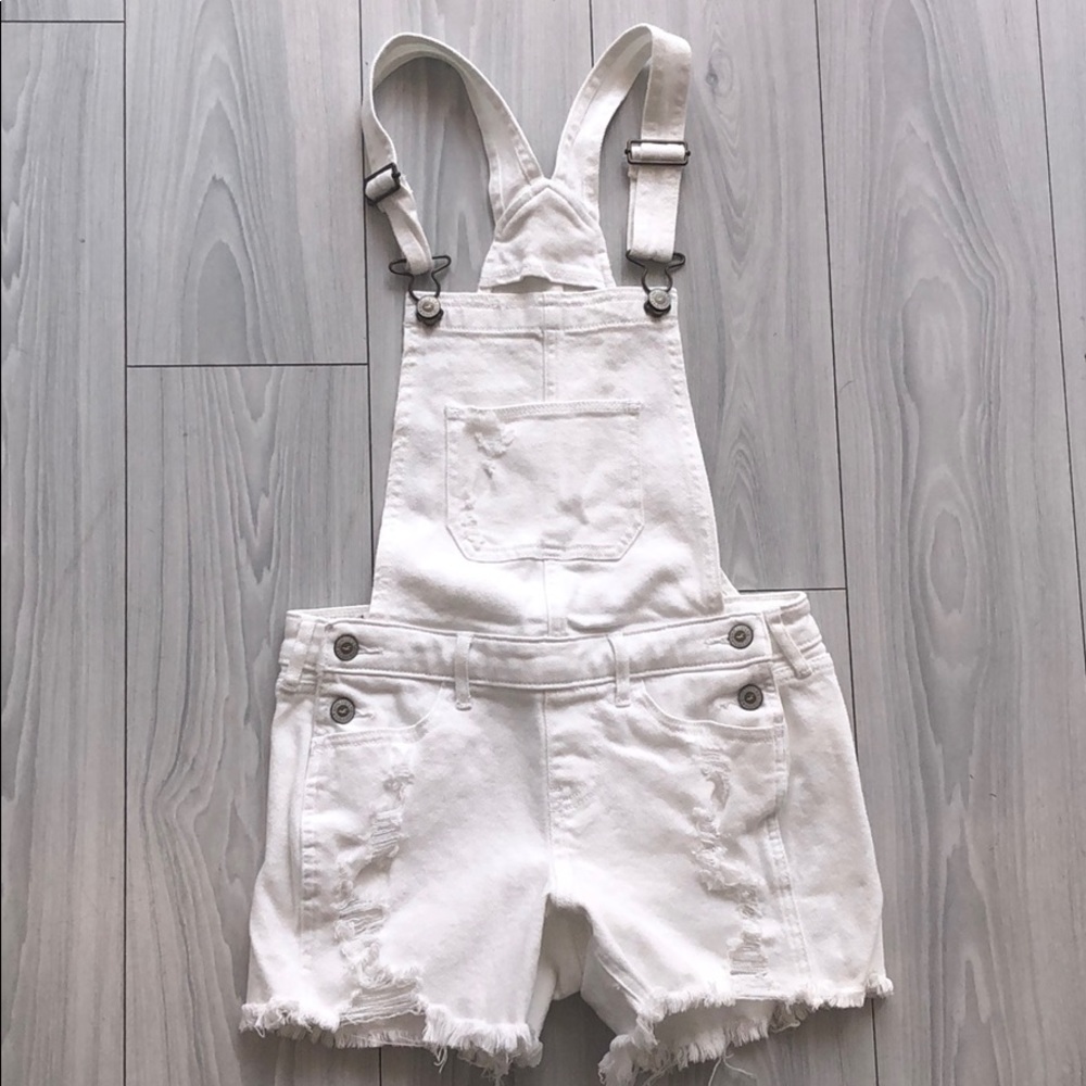White overalls woth shorts
